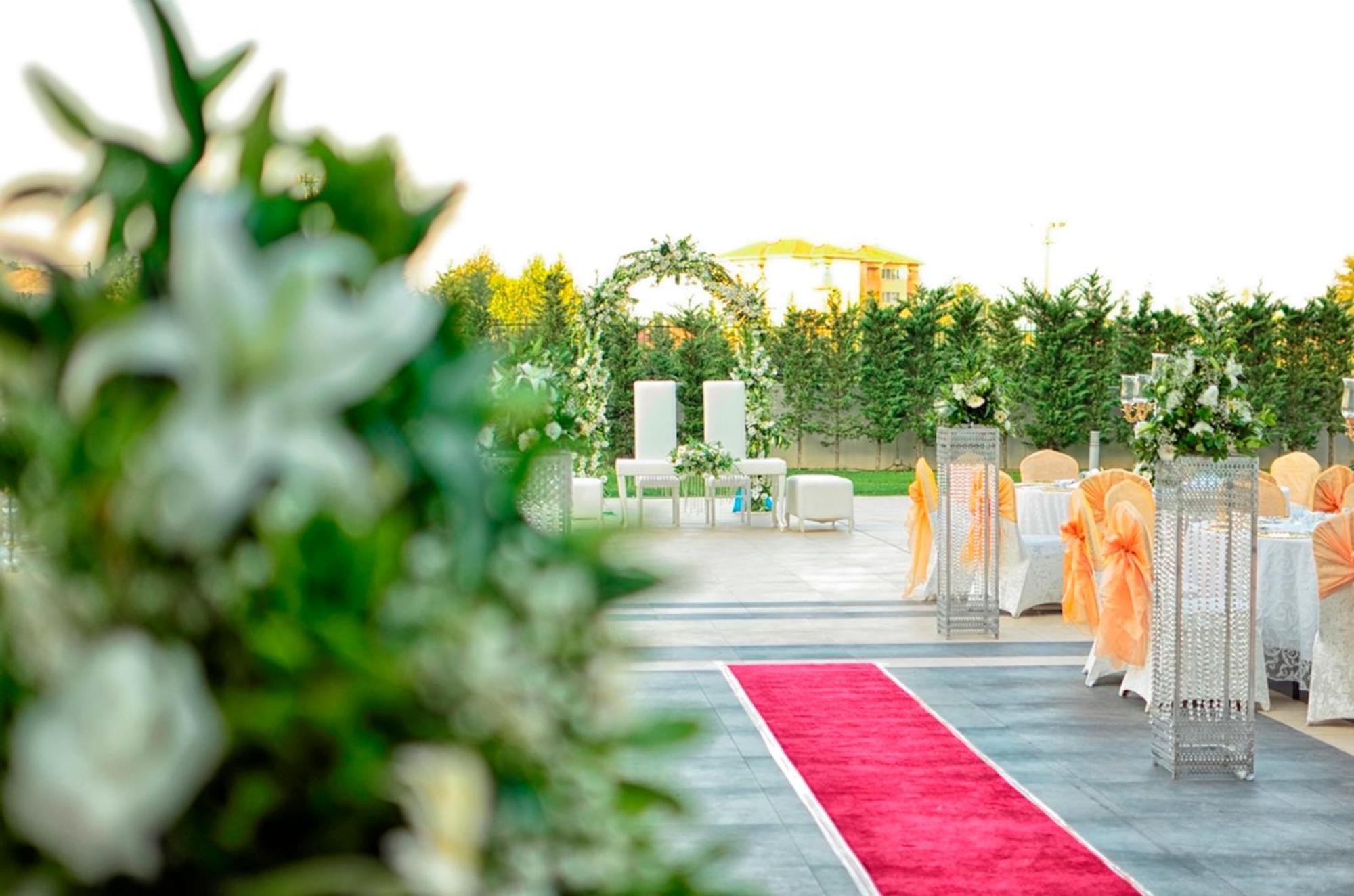 Miracle Istanbul Asia Airport Hotel & Spa Bagian luar foto The wedding venue