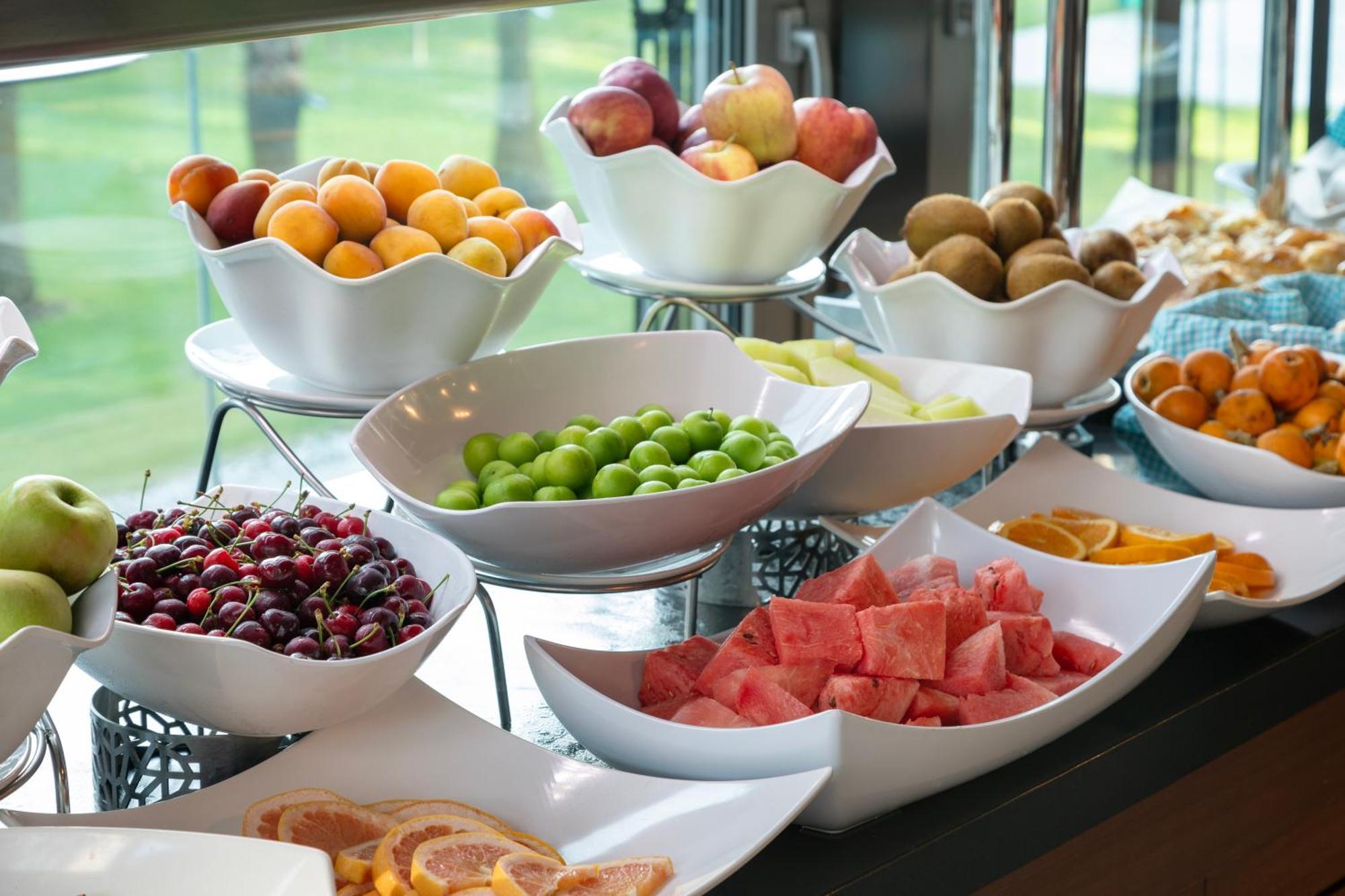 Miracle Istanbul Asia Airport Hotel & Spa Bagian luar foto Fruit salad