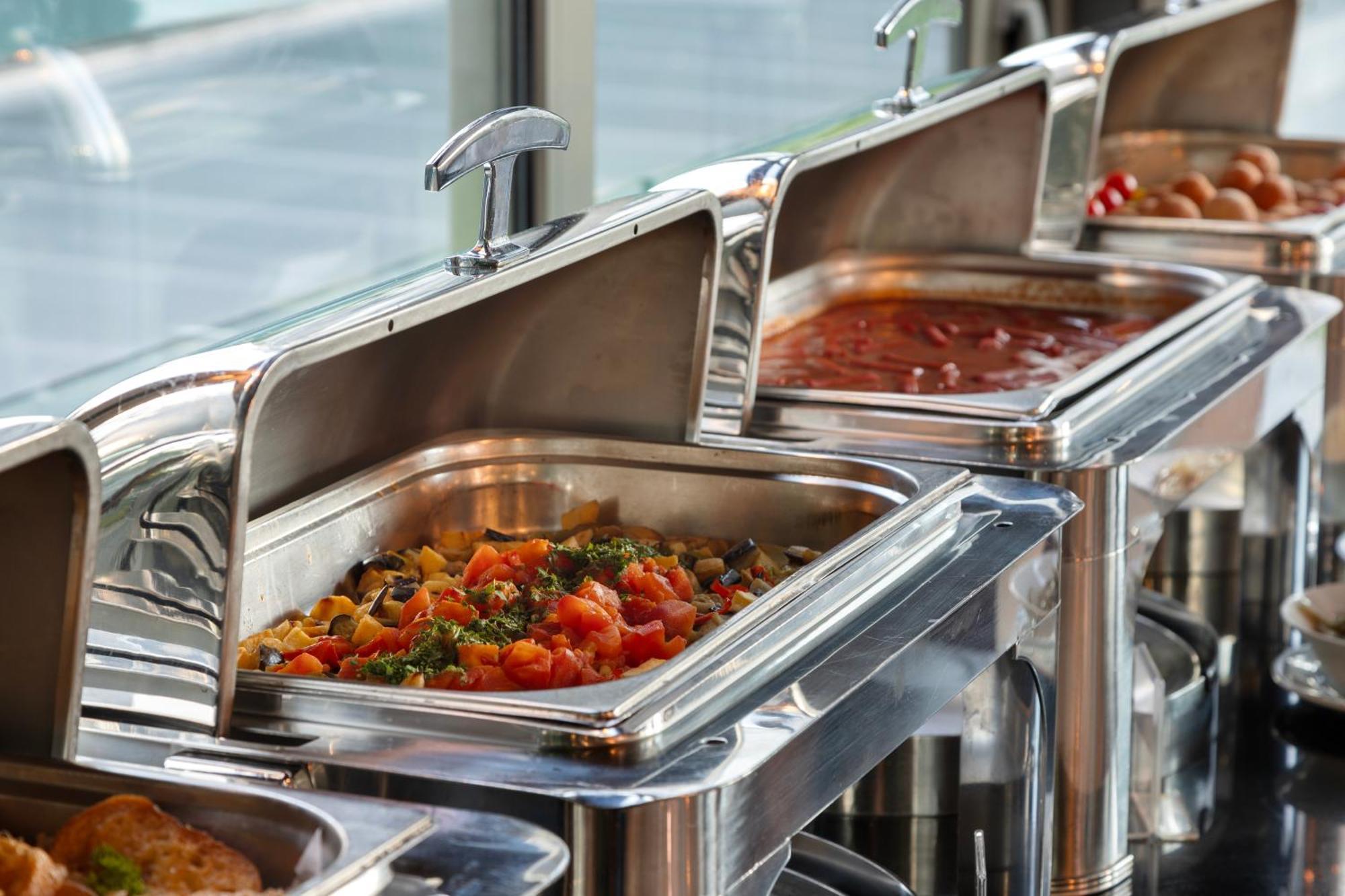 Miracle Istanbul Asia Airport Hotel & Spa Bagian luar foto A chafing dish