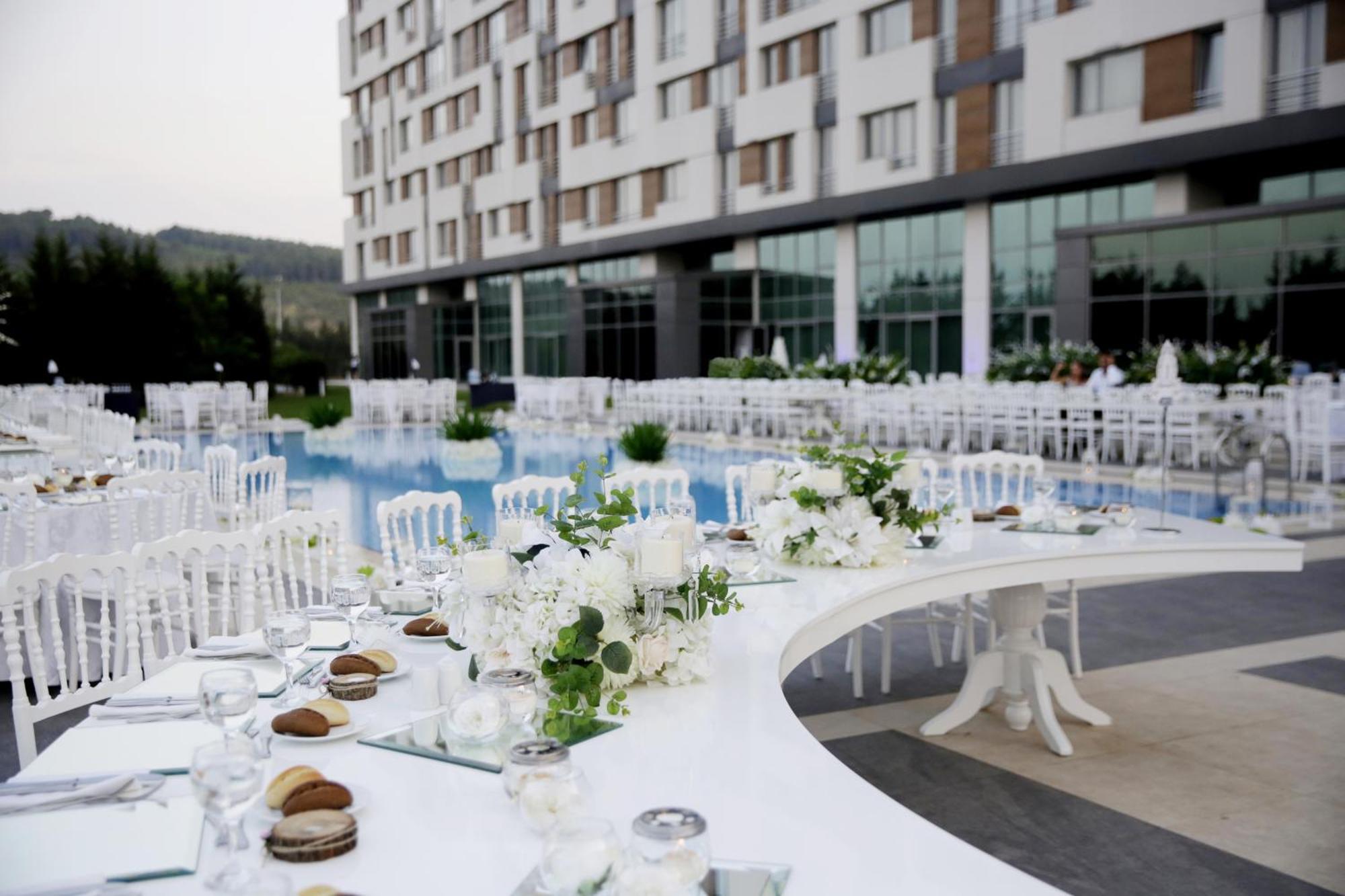 Miracle Istanbul Asia Airport Hotel & Spa Bagian luar foto Wedding reception at the hotel