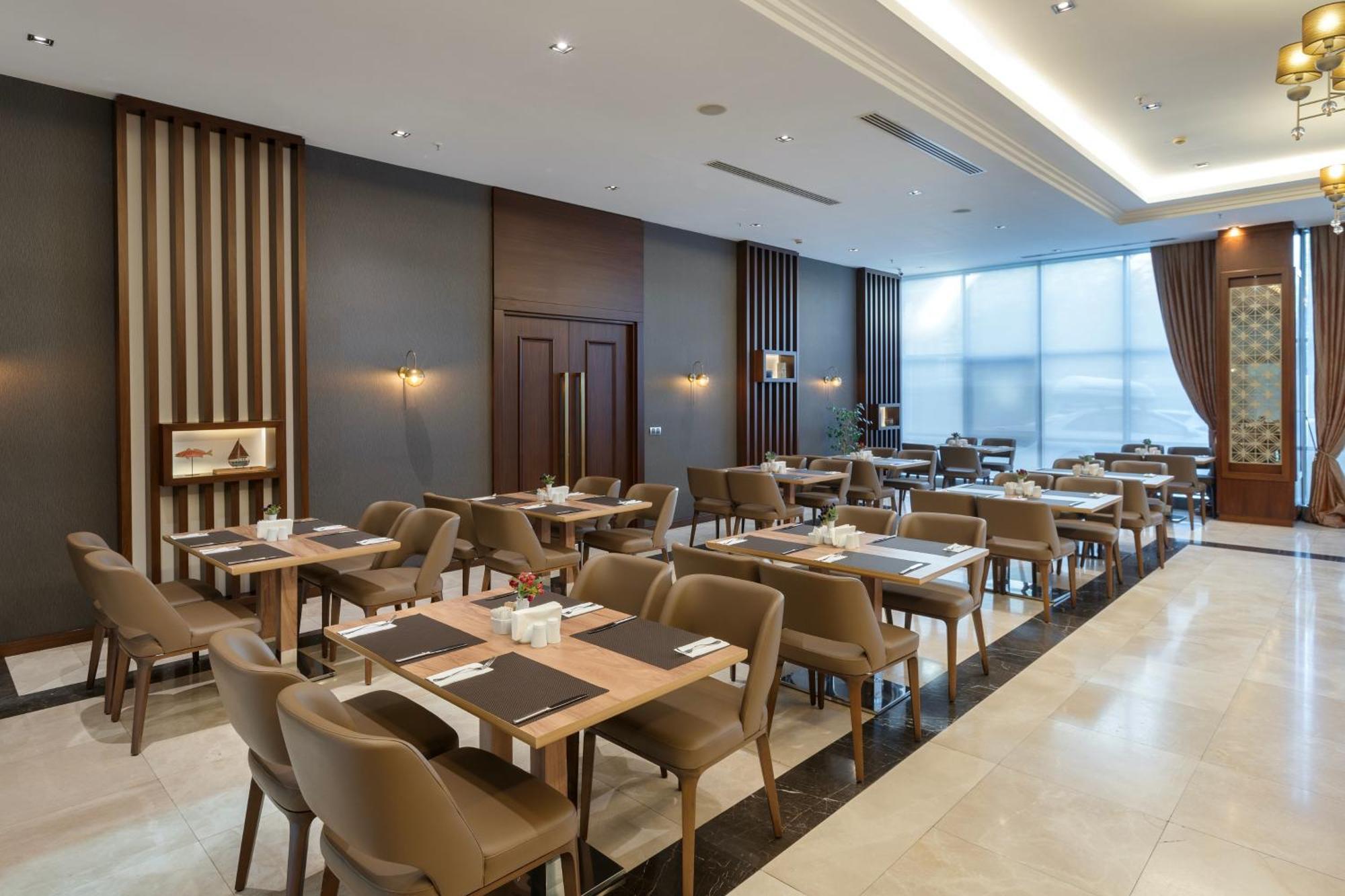Miracle Istanbul Asia Airport Hotel & Spa Bagian luar foto The restaurant