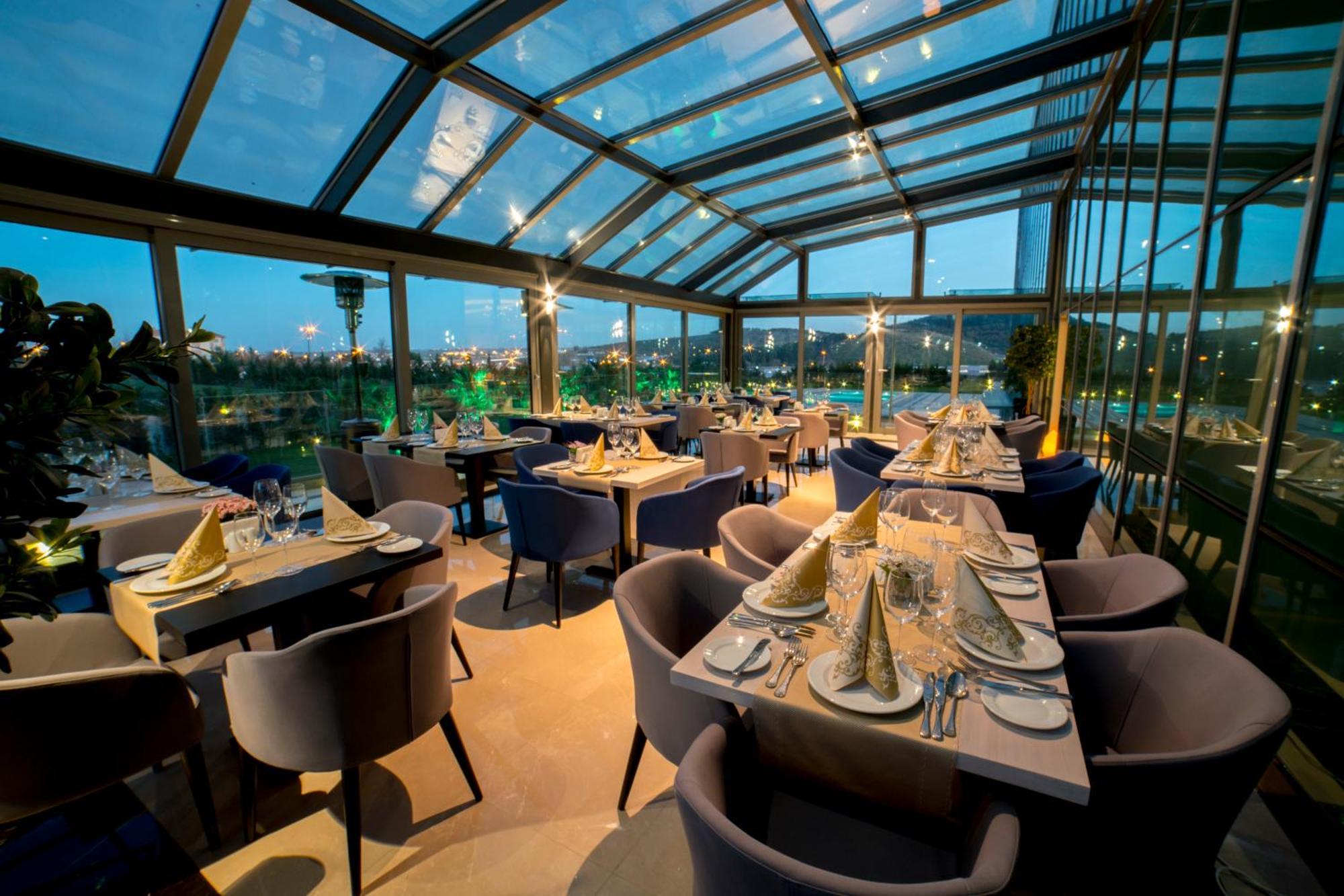 Miracle Istanbul Asia Airport Hotel & Spa Bagian luar foto The restaurant