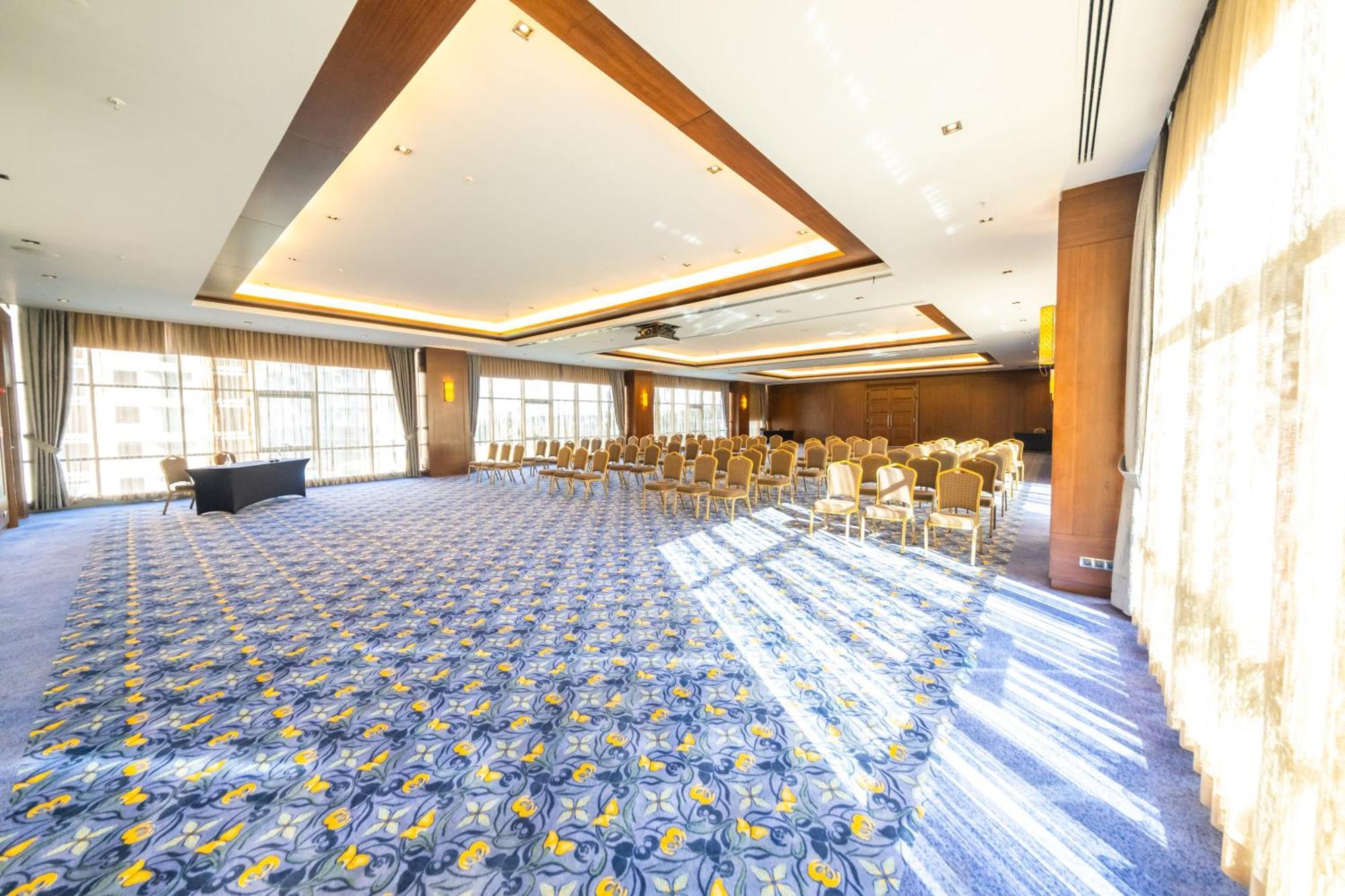 Miracle Istanbul Asia Airport Hotel & Spa Bagian luar foto The interior of the hotel