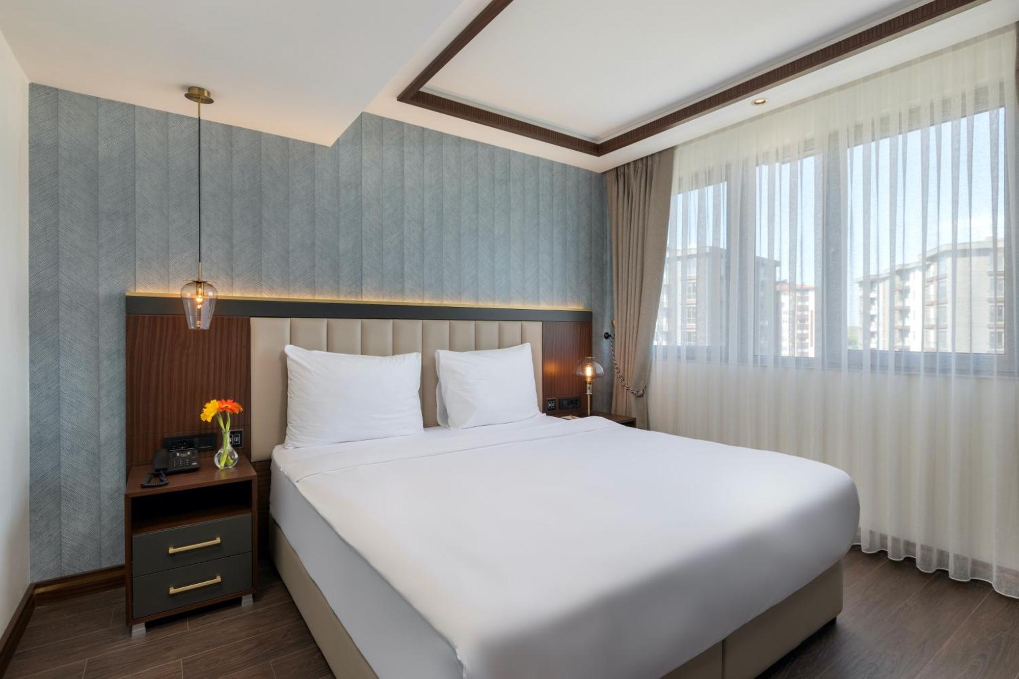 Miracle Istanbul Asia Airport Hotel & Spa Bagian luar foto A bedroom at the hotel